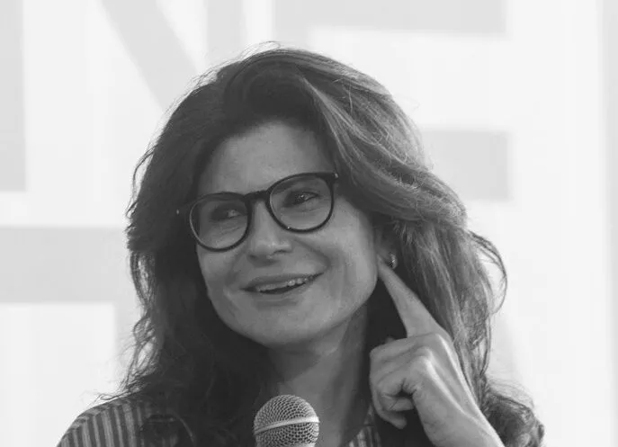 "Avant-Scène": How Myriam Abikzer (Re)built Her Empire in Silence